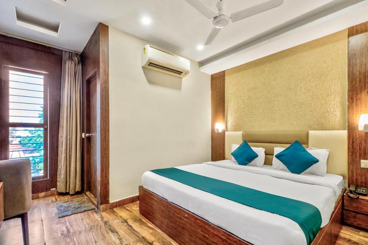 Hotel O Park Circus Near Birla Mandir