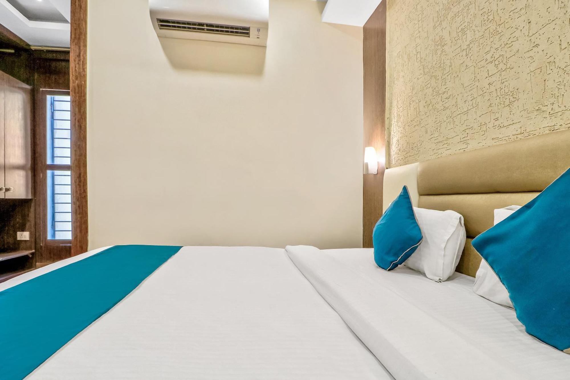 Hotel O Park Circus Near Birla Mandir 4*