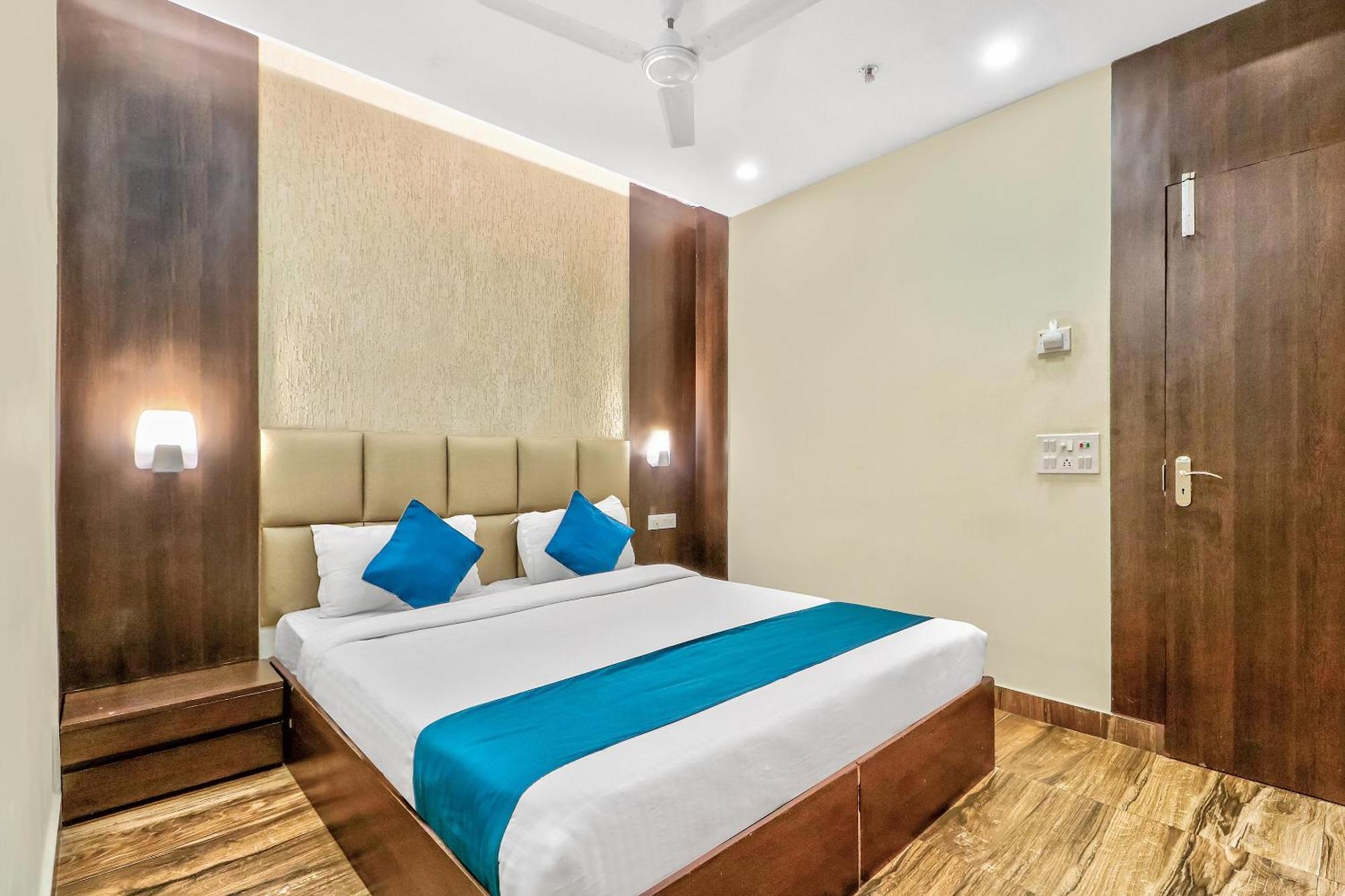 Hotel O Park Circus Near Birla Mandir 4*