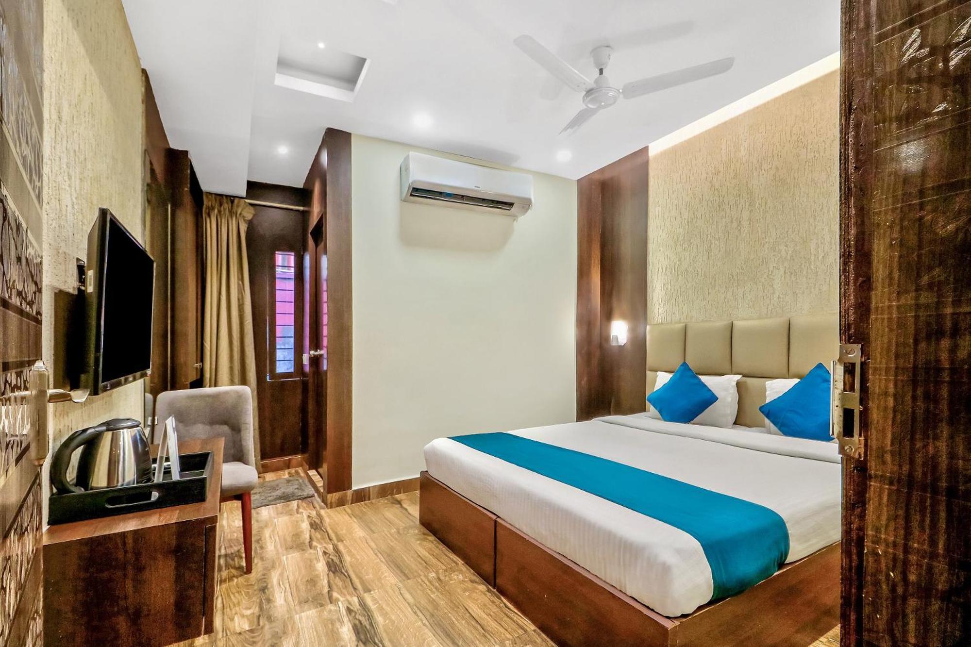 O Park Circus Near Birla Mandir 4*